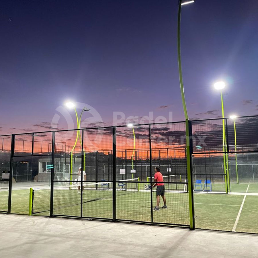 Iluminación LED para cancha de pádel — luminarias profesionales UNE-EN 12193 en Punto Padel Aguascalientes
