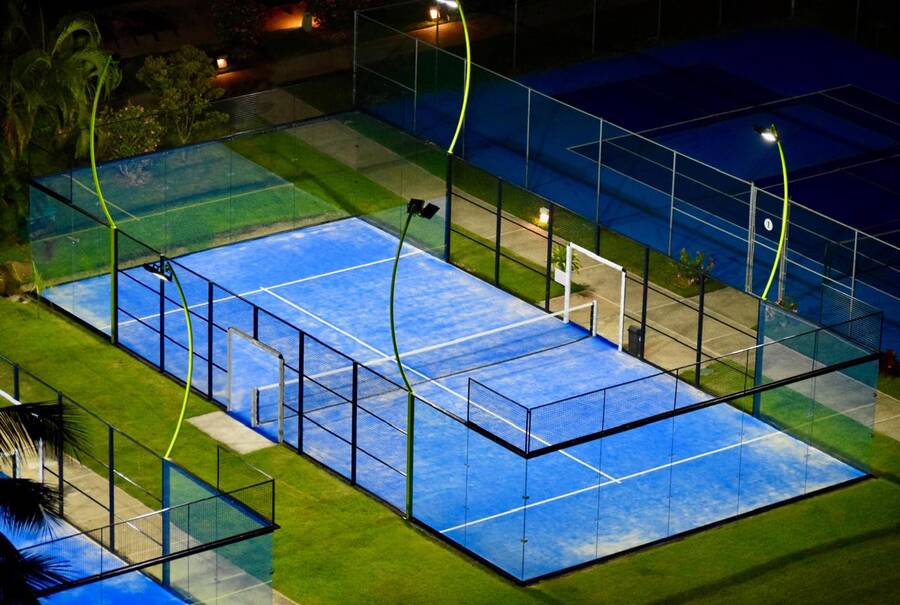 medidas cancha de padel - dos canchas profesionales con dimensiones oficiales 10x20 metros iluminacion led nocturna CanchasdePadel.mx Mexico
