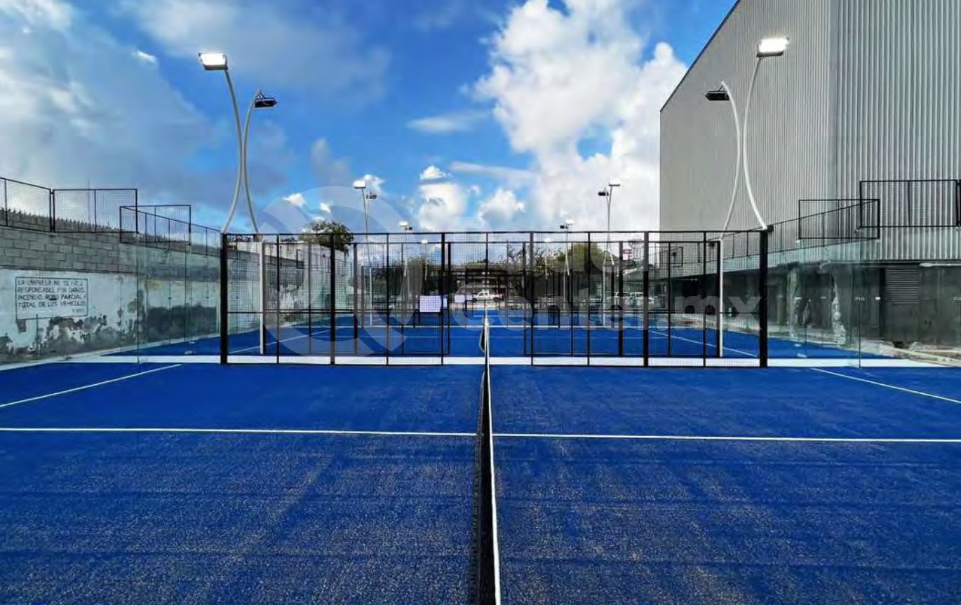 Stay Fit Global Gym Reynosa — 4 canchas semipanorámicas instaladas por Padel Center México sobre Blvd. Morelos, Reynosa Tamaulipas