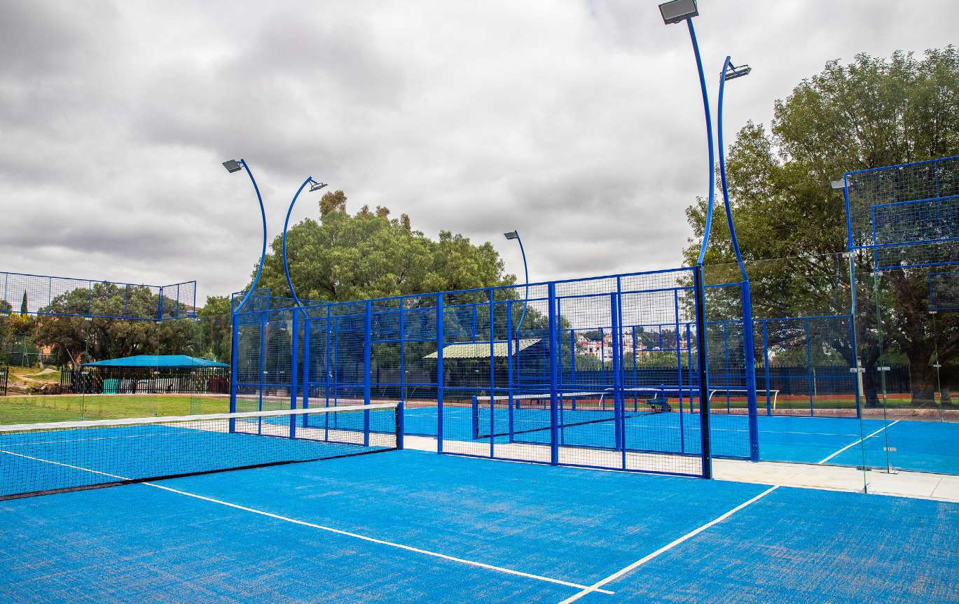 Club de Golf Zacatecas — 4 canchas de pádel entre panorámicas costilla de cristal y semipanorámicas instaladas por Padel Center México en Ex Hacienda de Bernardez, Lomas de Bernardez, Guadalupe Zacatecas