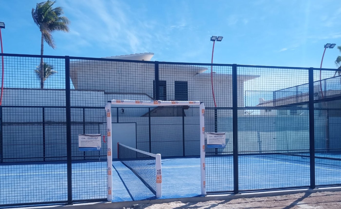 Cancha de pádel outdoor en Bella Vista Padel, La Paz, Baja California Sur