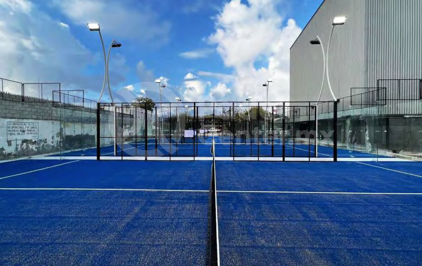 Cancha de pádel indoor en Stay Fit Global Gym Reynosa — Padel Center México